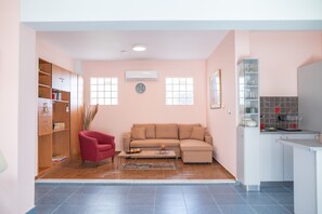 TV - Kos Dream Beachwalk Apartment with Private Terrace, Balcony and Wi-Fi (???)