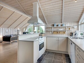 Kühlschrank, Mikrowelle, Ofen, Geschirrspüler