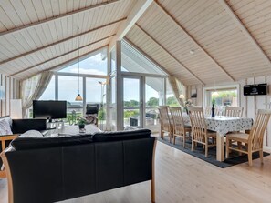 Fernseher, Tischfußball