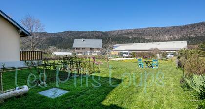 Appartement Les Ptits Loups, Autrans-Méaudre en Vercors vue montagne, terrasse privée et jardin