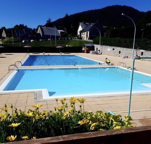 Apartment Les Ptits Loups, Autrans-Méaudre en Vercors, mountain view, private terrace and garden