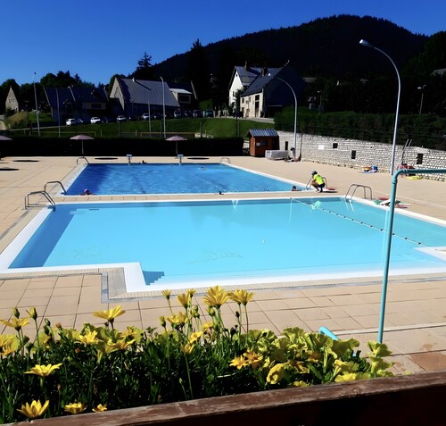 Apartment Les Ptits Loups, Autrans-Méaudre en Vercors, mountain view, private terrace and garden