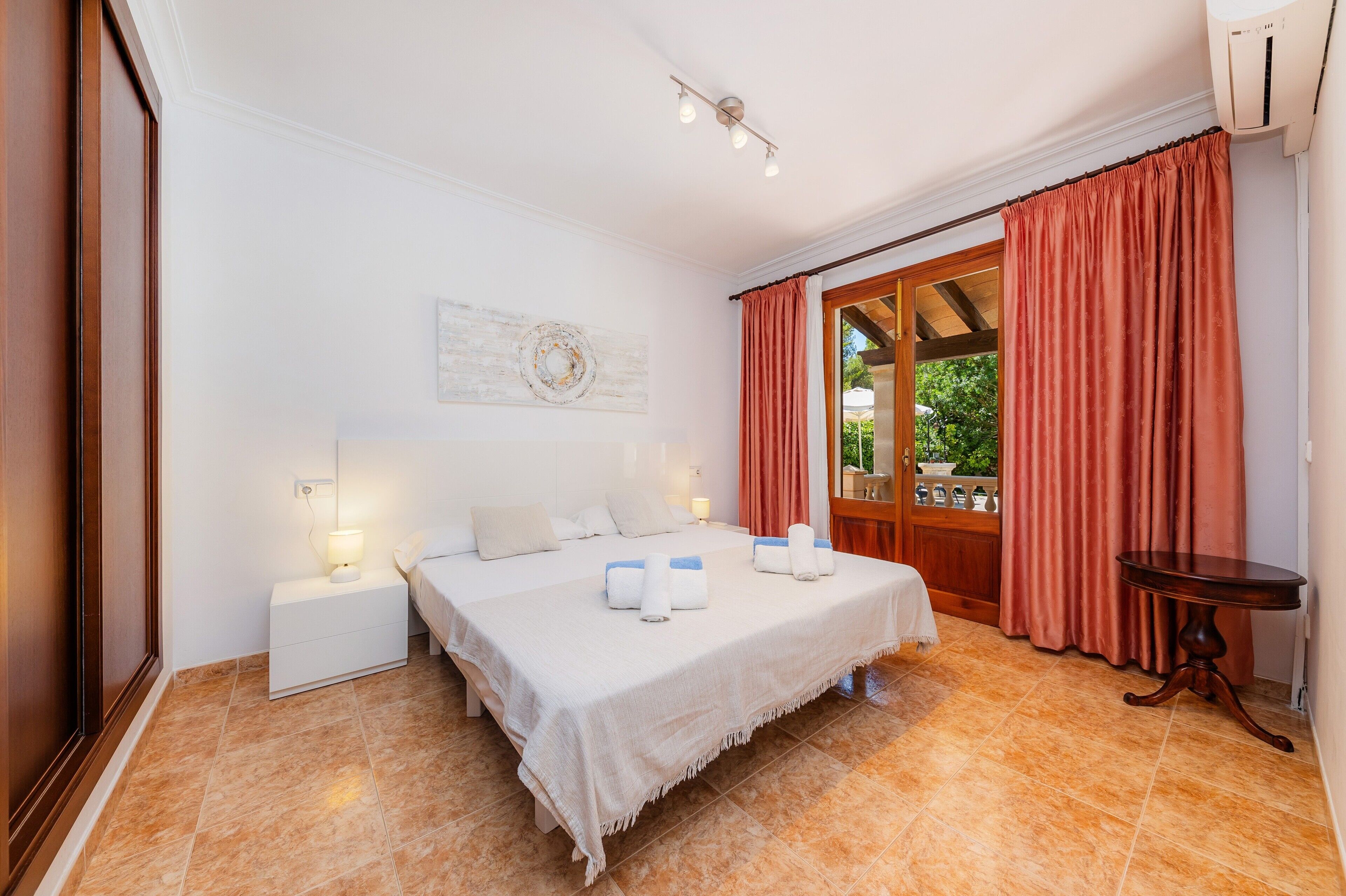 3 多间卧室、免费 WiFi、床单