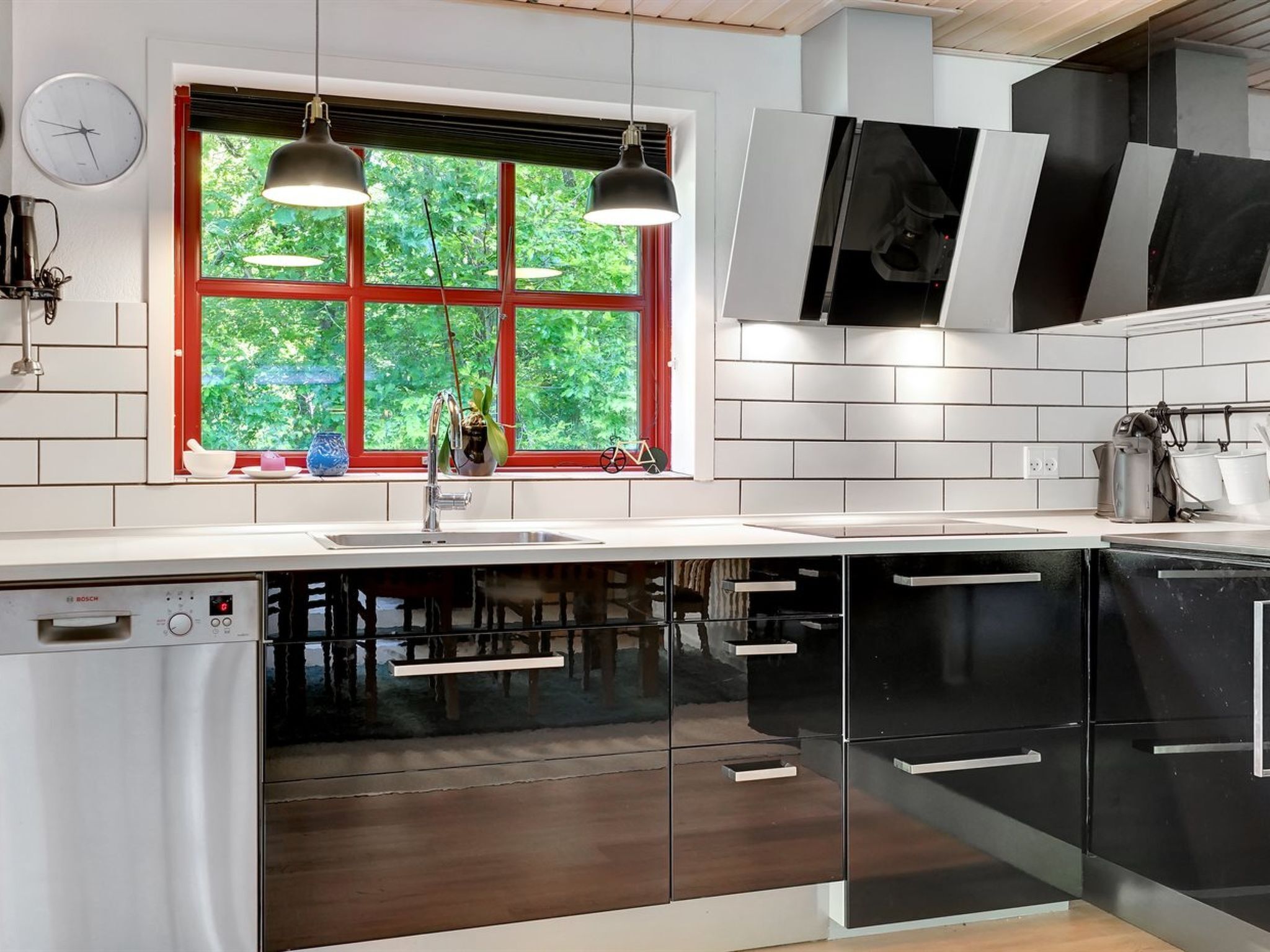 Fridge, microwave, dishwasher, cookware/dishes/utensils