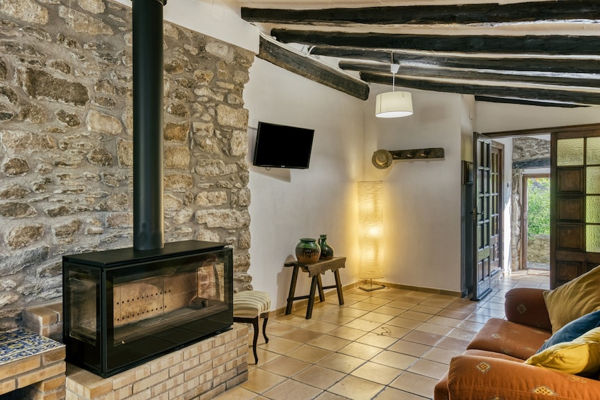 Maison De Vacances "Can Cortada" Avec Vue Sur Les Montagnes, Terrasse Privée Et Wi-fi - Cantallops