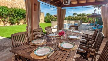 Outdoor dining