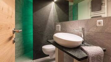 Doccia, asciugacapelli, asciugamani