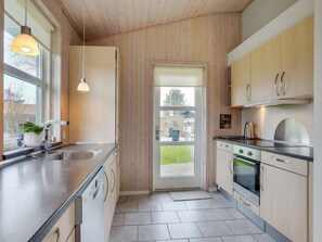 Fridge, microwave, dishwasher, cookware/dishes/utensils
