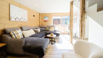 Televisión y chimenea