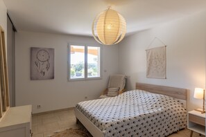 1 chambre, fer et planche à repasser, Wi-Fi gratuit, draps fournis