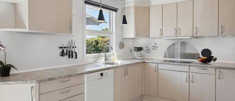 Réfrigérateur, micro-ondes, lave-vaisselle