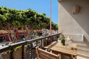 Outdoor dining - Vacation Apartment 'Apartamento Puerto Playa' with Balcony (Puerto del rosario)