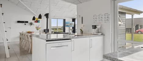 Kühlschrank, Mikrowelle, Ofen, Geschirrspüler