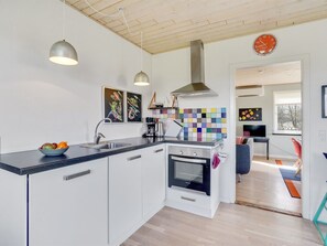 Fridge, microwave, dishwasher, cookware/dishes/utensils