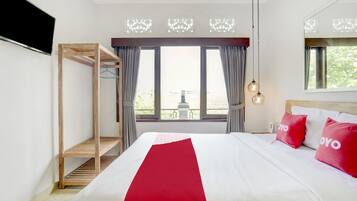 Laptop workspace, free WiFi, bed sheets