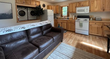 Cozy 1‑BR Retreat - 5 Min to Seward Harbor