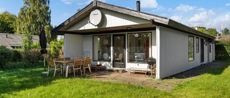 تناول الطعام بالخارج