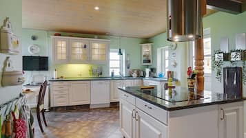 Réfrigérateur, micro-ondes, four, lave-vaisselle