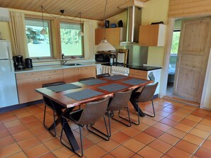 Fridge, microwave, dishwasher, cookware/dishes/utensils