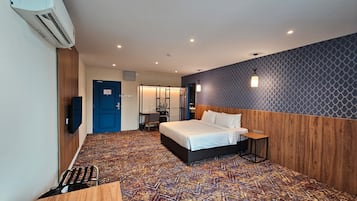 Habitación Deluxe, 1 cama King size, para no fumadores | Edredón, minibar y caja de seguridad en la habitación