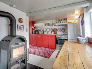 Fridge, oven, cookware/dishes/utensils