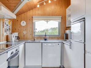Fridge, microwave, oven, dishwasher - "Bryniulf" - 1.8km from the sea by Interhome (Rømø)