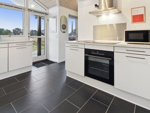 Fridge, microwave, oven, dishwasher - "Tiane" - 800m from the sea by Interhome (Fanø)