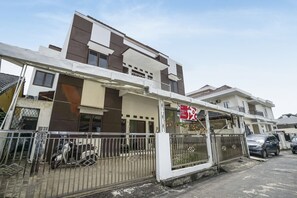 Exterior - OYO 90595 Ferezsa Kost Syariah (Palembang)