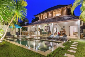 Outdoor pool - 4 bedrooms, private pool, 700m beach (Bali)