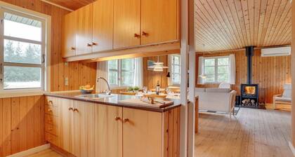 "Gizelle" - 1.5km from the sea by Interhome