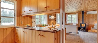 "Gizelle" - 1.5km from the sea by Interhome