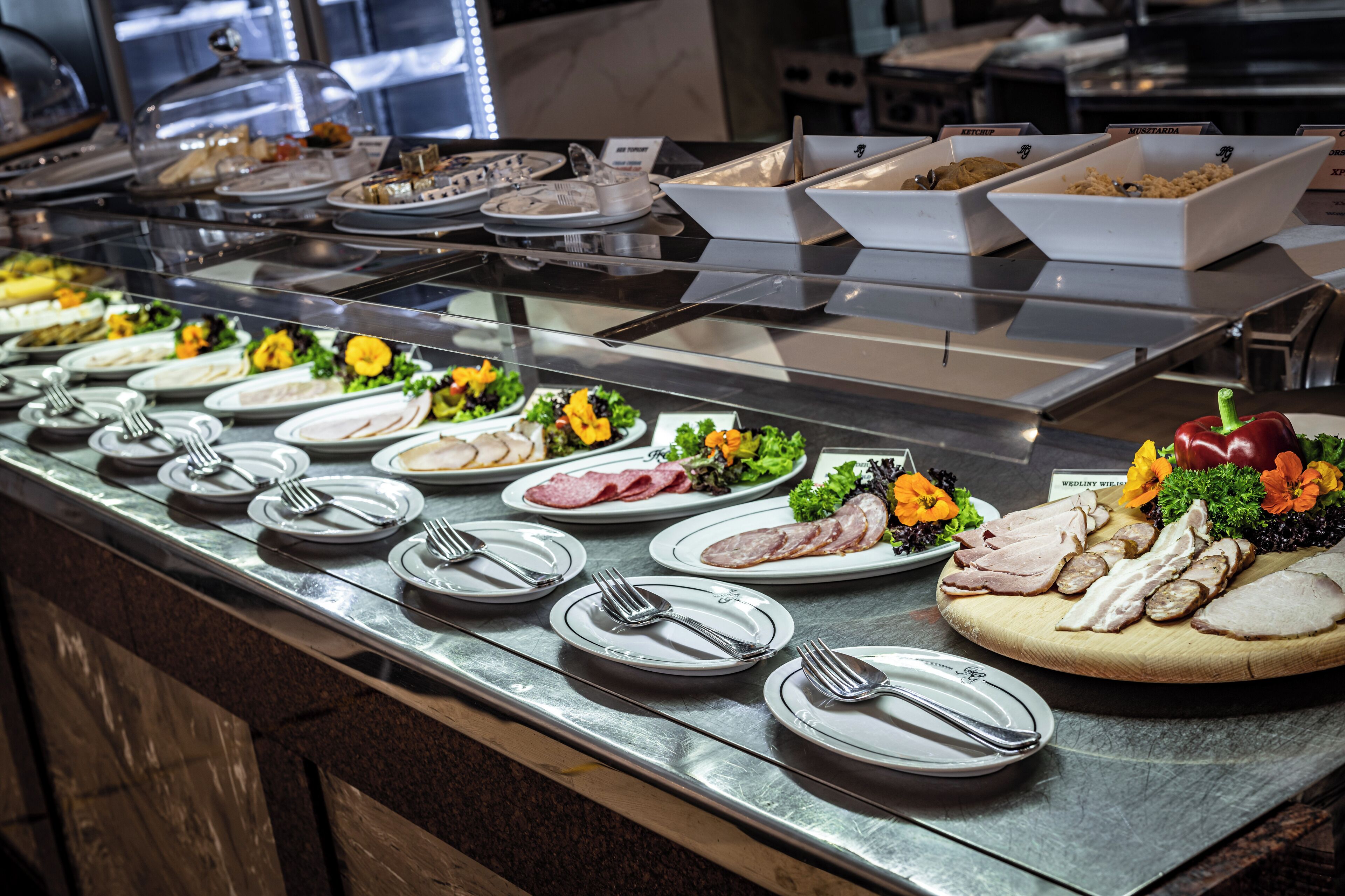 Tägliches Frühstücksbuffet gegen Gebühr