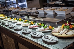 Café da manhã com buffet todos os dias mediante uma taxa