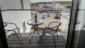 Outdoor dining - Harbourside Apartment (Whitehaven)