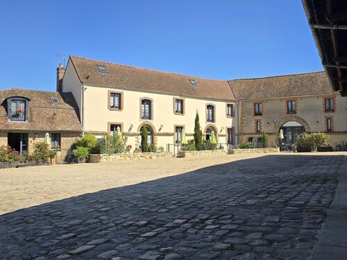 Renovated cottage, 4 bedrooms near Versailles, Montfort l'Amaury