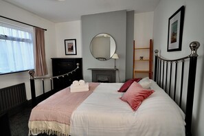 3 chambres, fer et planche à repasser, Wi-Fi gratuit, draps fournis