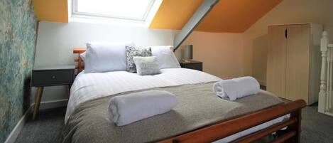 4 Schlafzimmer, Bügeleisen/Bügelbrett