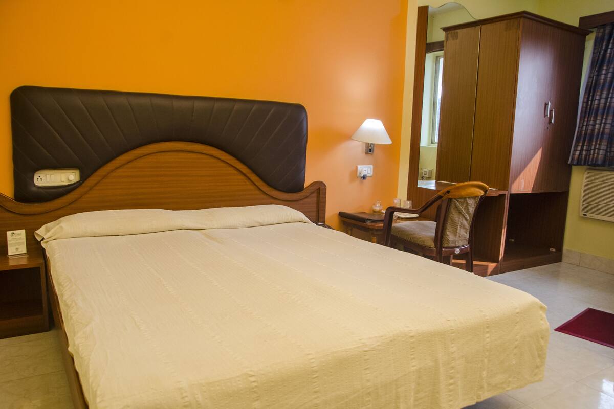 Standard Room | Blackout drapes, iron/ironing board (on request), WiFi (free)
