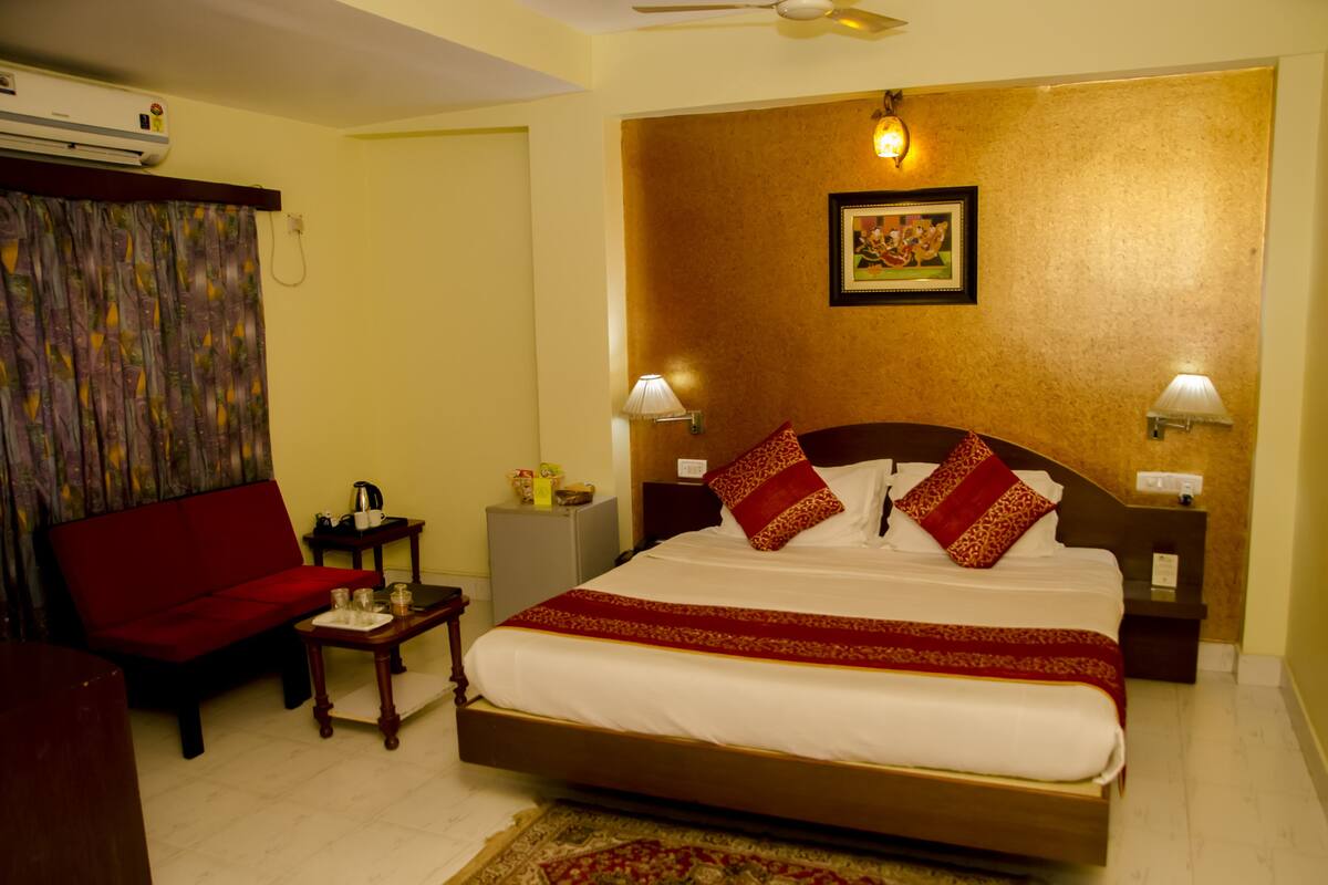 Executive Room | Blackout drapes, iron/ironing board (on request), WiFi (free)