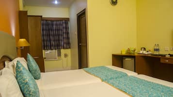 Deluxe Room | Blackout curtains, iron/ironing board, free WiFi