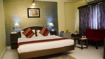 Executive Room | Blackout curtains, iron/ironing board, free WiFi