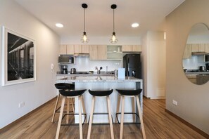 Fridge, microwave, oven, stovetop - w* | Beautiful 2BR in the Heart of Miraflores (Miraflores)