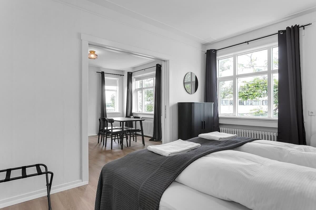 5 habitaciones, escritorio, tabla de planchar con plancha y wifi 
