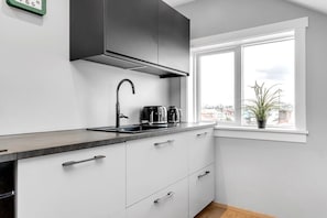 Coffee/tea maker, microwave, oven, stovetop