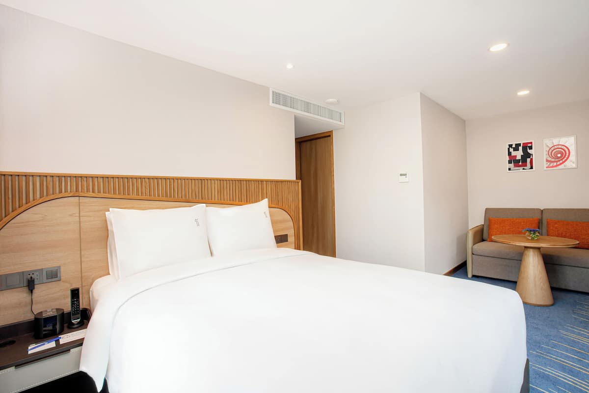 1 bedroom, down duvets, in-room safe, desk
