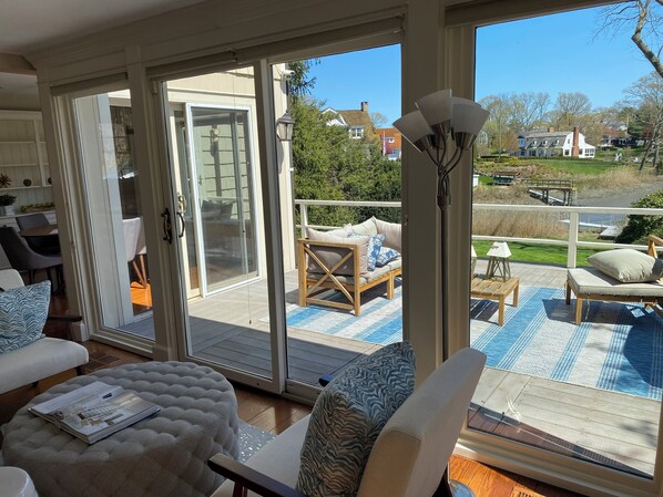 Smart TV, fireplace, books, computer monitors