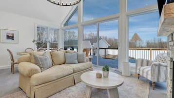 TV, fireplace, books, offices