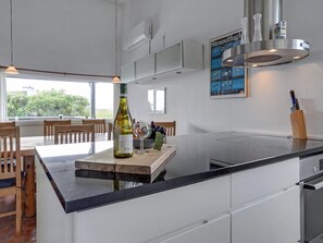 Køleskab, mikrobølgeovn, ovn, opvaskemaskine