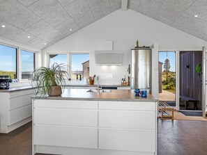 Fridge, oven, dishwasher, cookware/dishes/utensils