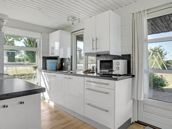 Køleskab, mikrobølgeovn, ovn, opvaskemaskine